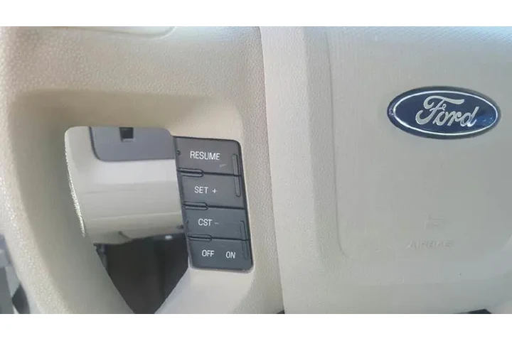 2008 Escape XLS image 10