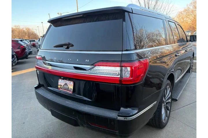 $27950 : 2018 Navigator L Select image 6