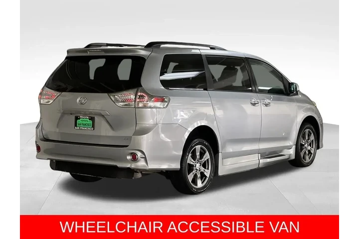 $42990 : 2017 Sienna SE 8 Passenger image 10