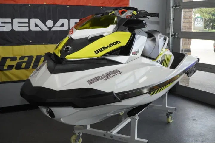 $12777 : 2016 Sea-Doo RXP-X image 5