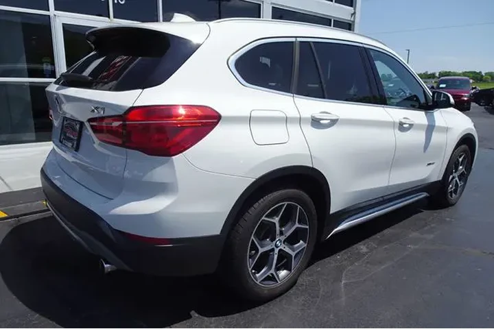 $15990 : 2017 BMW X1 image 8