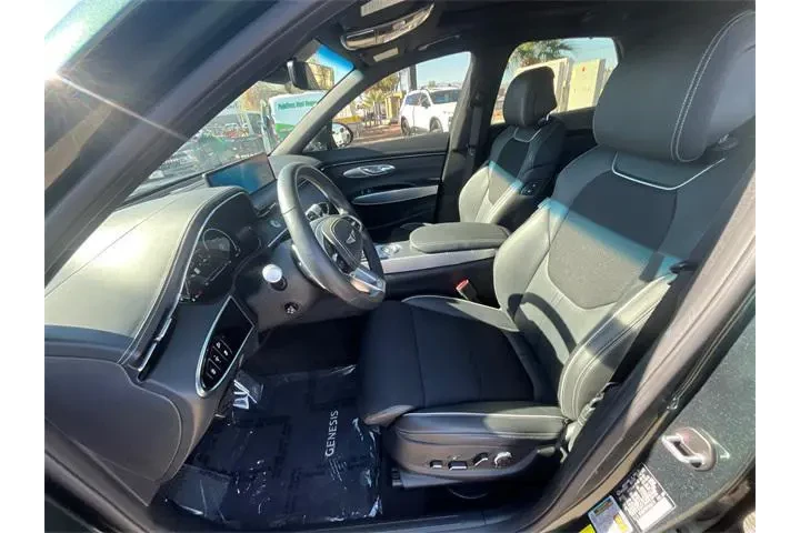 $38897 : Genesis GV70 2023 AWD 2.5T S image 10