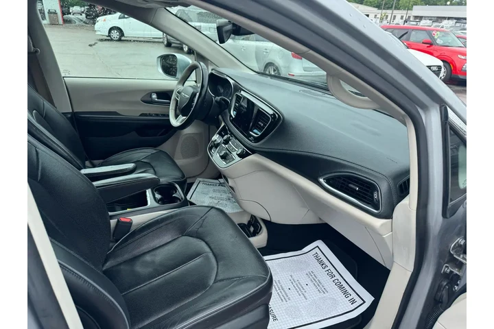 $9980 : 2018 Pacifica Limited FWD image 9