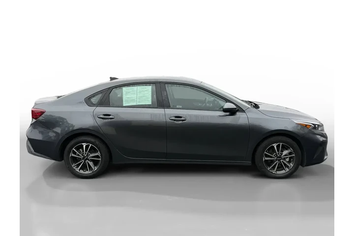 $16900 : Kia Forte 2024 LX 4dr Sedan image 6