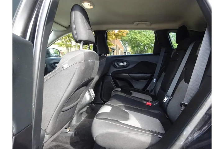 $8900 : 2014 Cherokee FWD 4dr Latitude image 9