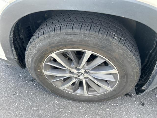 $28998 : PRE-OWNED 2019 TOYOTA HIGHLAN image 2