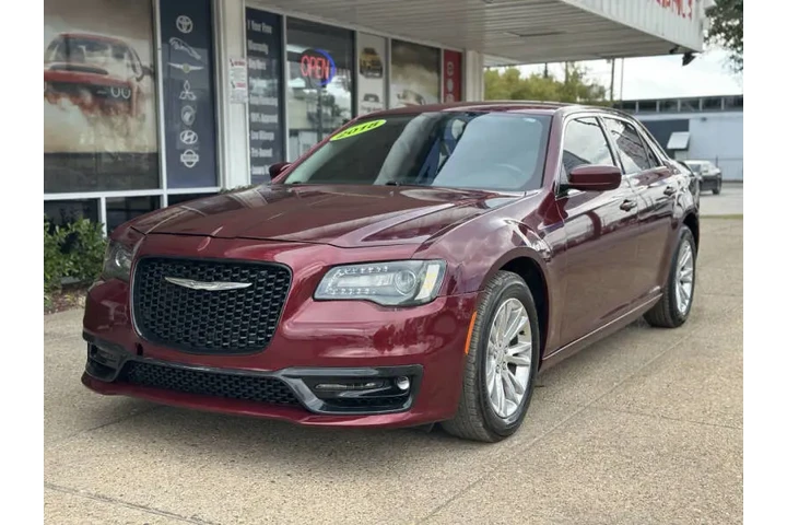 $17999 : 2018 300 Touring image 6