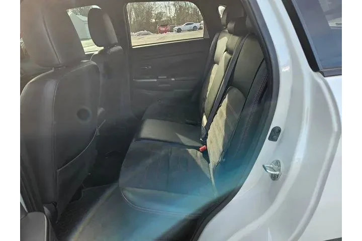 $16000 : Mitsubishi Outlander Sport 2 image 9