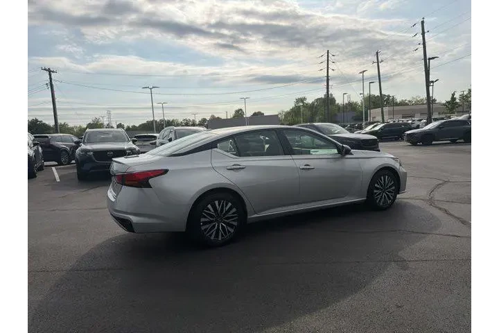 $23980 : Nissan Altima 2025 2.5 SV 4d image 7