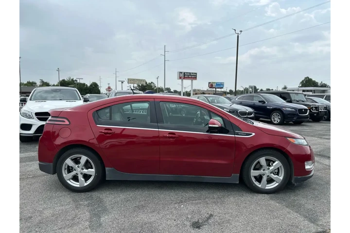 2013 CHEVROLET VOLT SEDAN 4D image 9