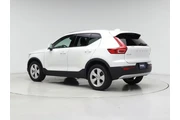 $28998 : Volvo XC40 2022 T4 Momentum thumbnail