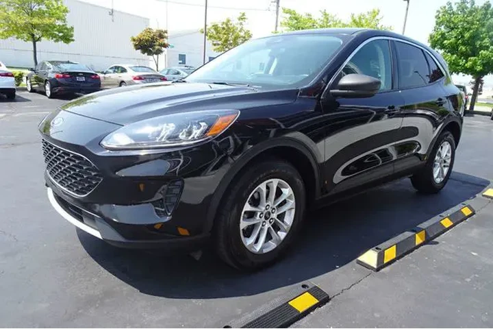 $18999 : 2022 Escape image 4