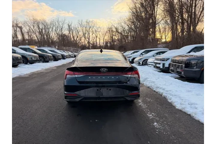 $18850 : Hyundai ELANTRA 2023 SEL 4dr image 4