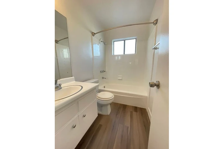 $1550 : 1 Bedroom Apt in Inglewood image 9