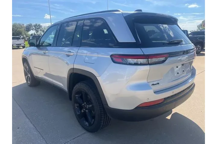 $32451 : Jeep Grand Cherokee 2024 4x4 image 6