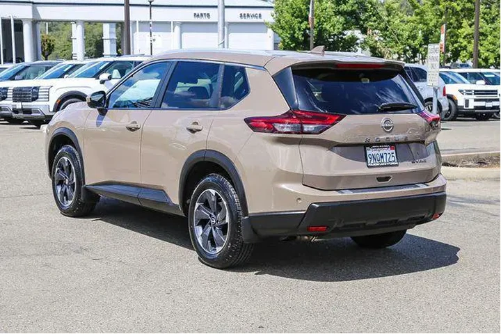 $22992 : Nissan Rogue 2024 AWD SV 4dr image 2