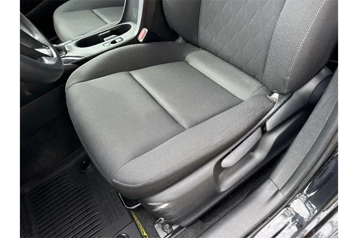 $20588 : Toyota Corolla 2024 LE 4dr S image 10