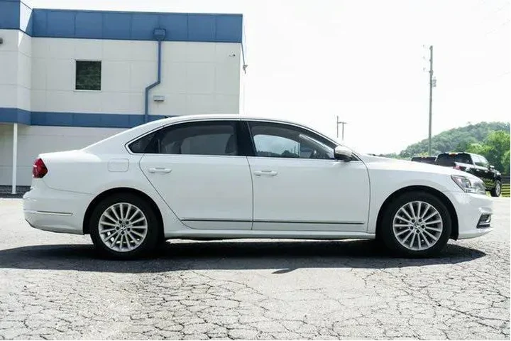 $9999 : Volkswagen Passat 2017 1.8T image 10