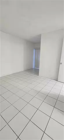 $2400 : Kendall first Floor For Rent image 3