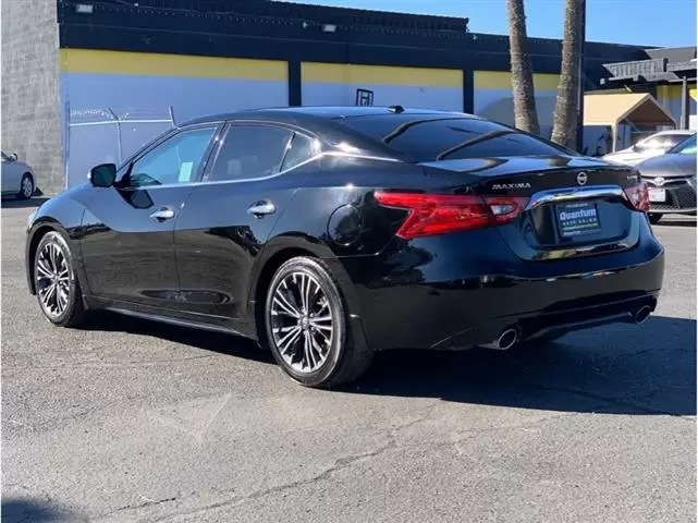 2017 Nissan Maxima Platinum Se image 2