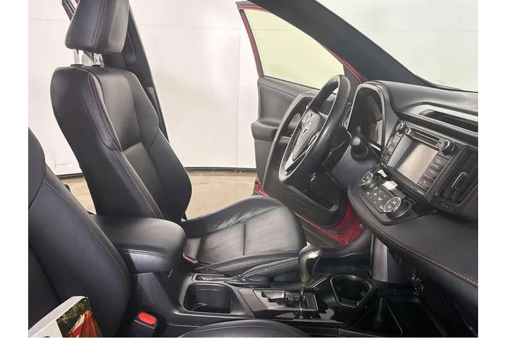 $21689 : Silver Certified2018 RAV4 SE image 5