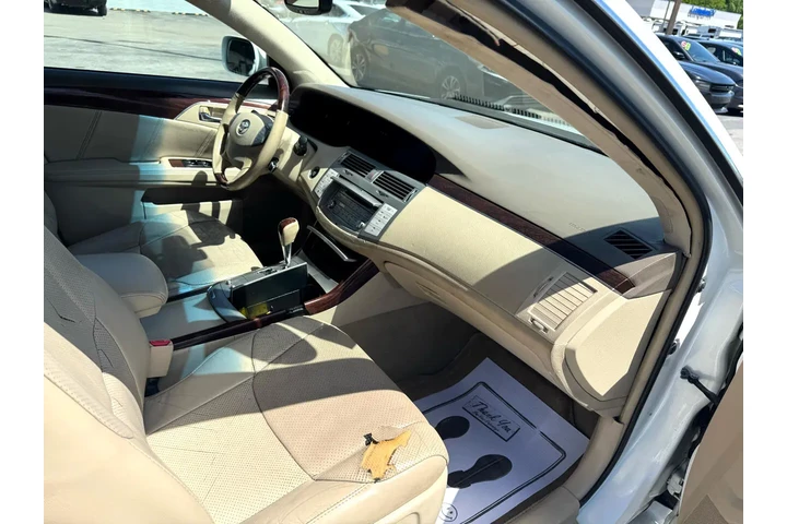 $4980 : 2009 Avalon 4dr Sdn Limited ( image 9