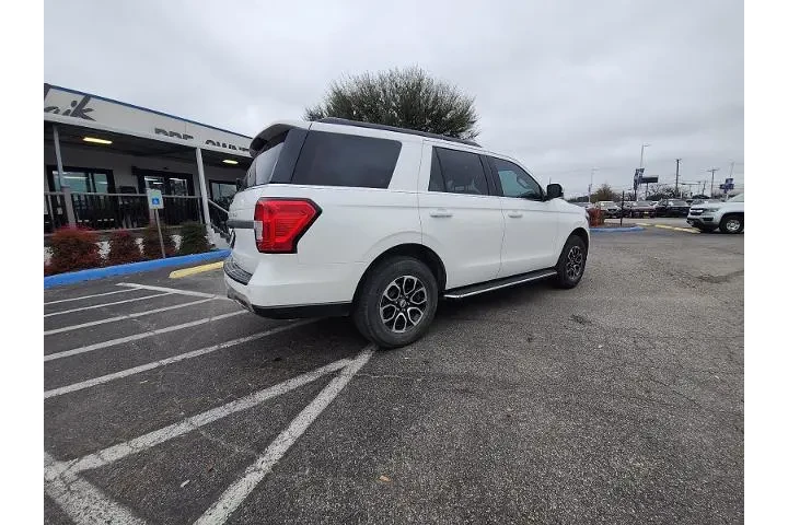 $39897 : Ford Expedition 2023 4x2 XLT image 3