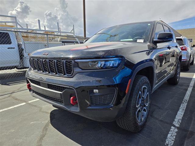 $39991 : Pre-Owned 2022 Grand Cherokee image 2