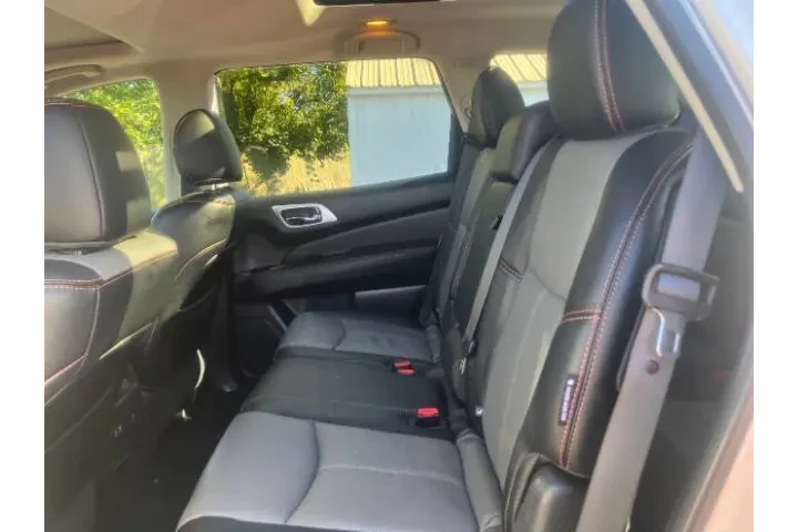 $20500 : 2019 Pathfinder SL image 10