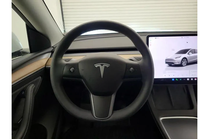 $33998 : Tesla Model Y 2023 AWD Long image 10