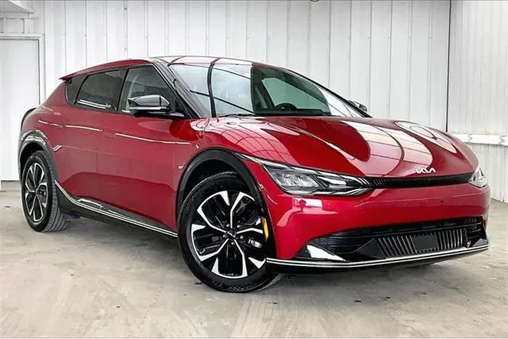 $22990 : Kia EV6 2023 AWD Wind 4dr Cr image 1