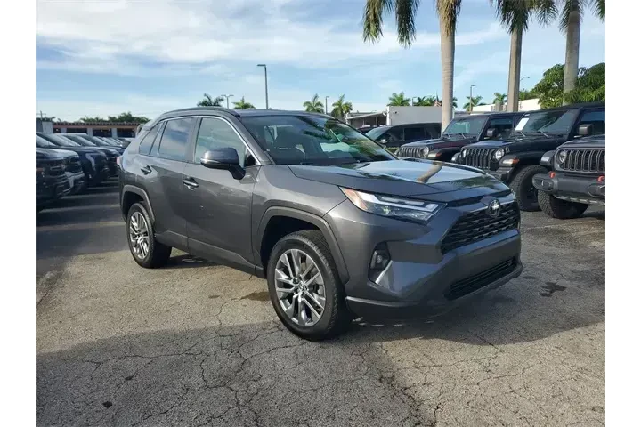 $26990 : Toyota RAV4 2023 XLE Premium image 2