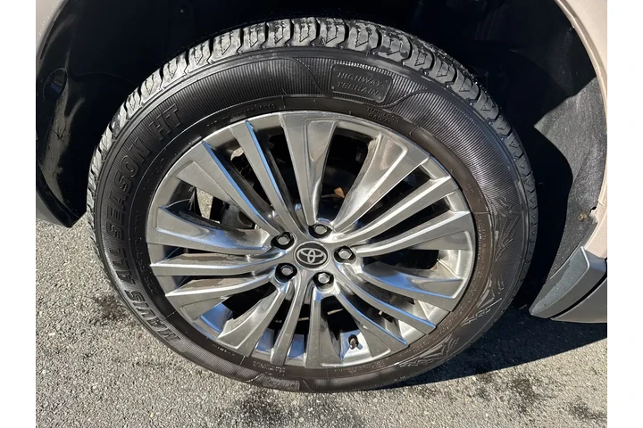 $25500 : Toyota Venza 2021 AWD LE 4dr image 9