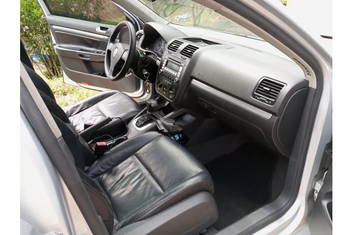 $26500000 : Vendo Volkswagen Bora 2006 image 4