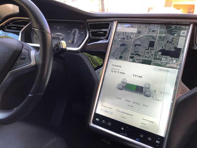 $29000 : 2013 Tesla Model S 60 Sedan 4D image 5