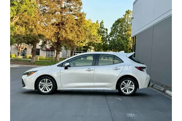 $17940 : 2020 Corolla Hatchback SE image 4