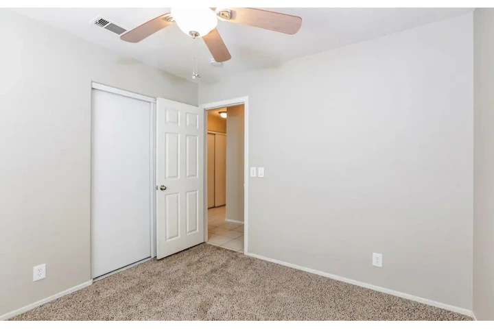 $1450 : Nice 3BED/2BATH in Las Vegas image 8