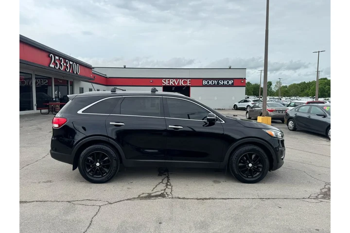 2017 Sorento LX FWD image 1