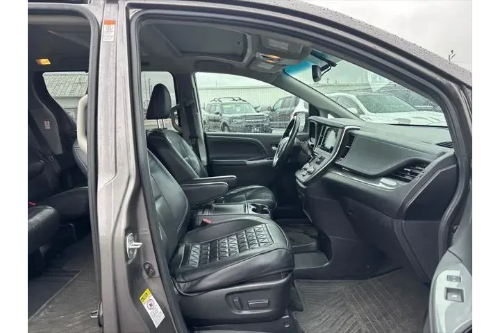$13000 : Toyota Sienna 2016 SE 8-Pass image 6