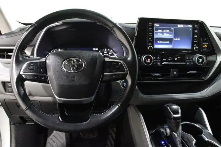 $28998 : Toyota Highlander 2021 XLE 4 image 8