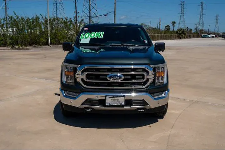 $31861 : Ford F-150 2021 4x4 XLT 4dr image 1