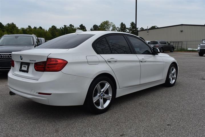 2013 BMW 3 Series 320i image 7