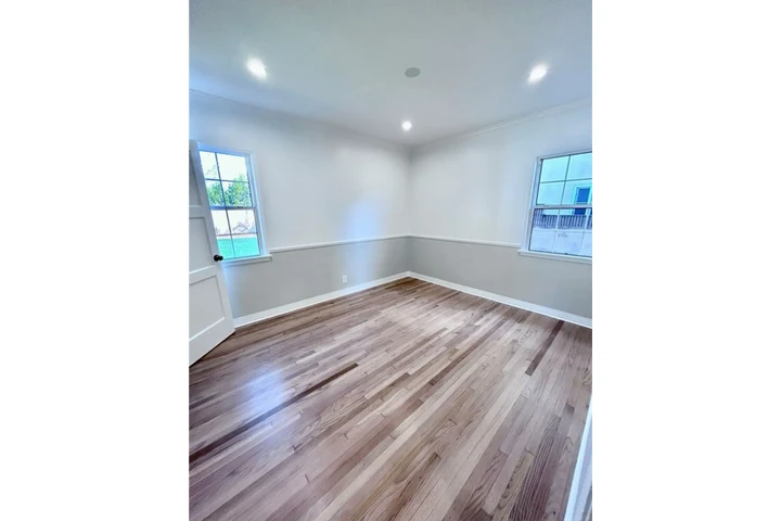 $2490 : 3 Bed 2 Bath House in Gardena image 8