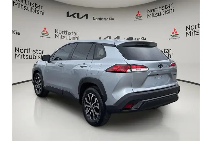 $27990 : Toyota Corolla Cross Hybrid image 3