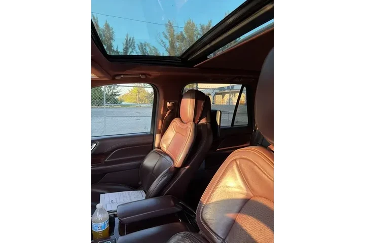 $26990 : Lincoln Navigator 2018 4x4 B image 6