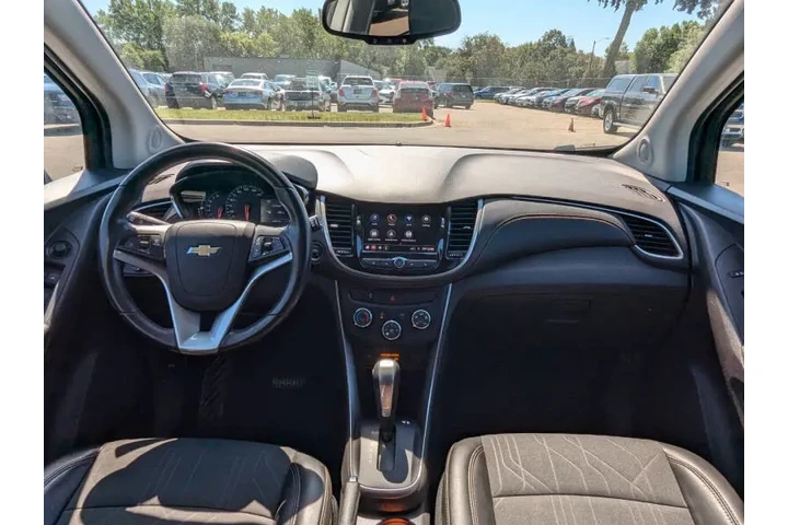 $15998 : 2020 Trax LT image 4