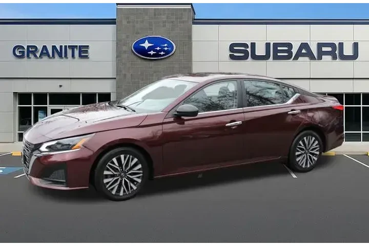 $17995 : Nissan Altima 2024 2.5 SV 4d image 4