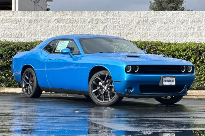 $27799 : Dodge Challenger 2023 SXT 2d image 2