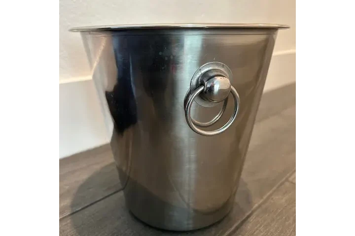 $1 : Huge Garage Sale /Estate Sale image 8