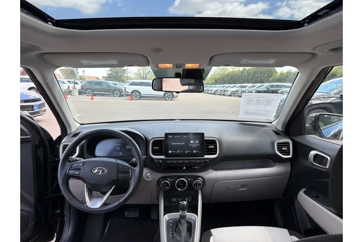 $23350 : Hyundai VENUE 2026 SEL 4dr C image 7